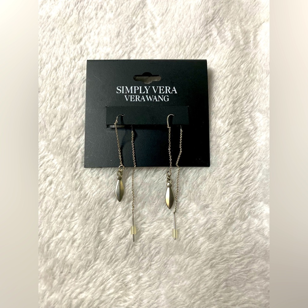 Lightweight chain earrings.